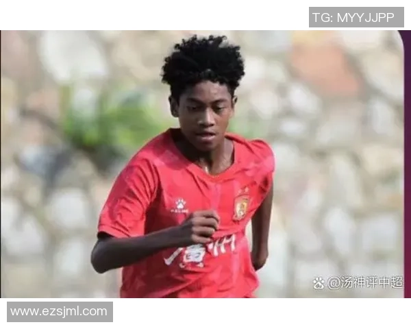 汤字开头的足球明星盘点及其在足球历史上的影响与成就分析